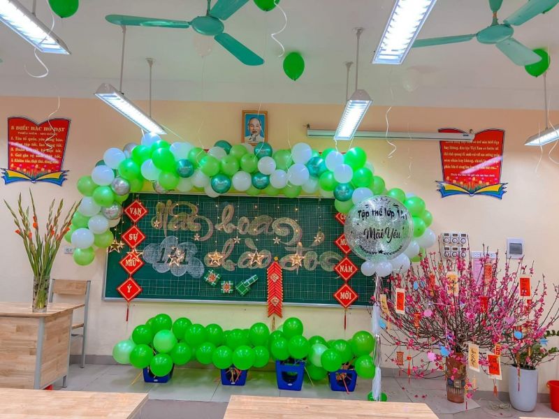 Việc học sinh được đi học trực tiếp đã trở thành sự kiện lớn. Các lớp học đã được trang hoàng rực rỡ để đón các con (ảnh chụp tại trường tiểu học Yên Viên).