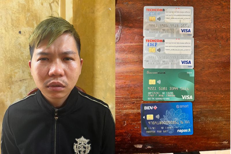 Nguyễn Văn Hoan cùng tang vật vụ án tại cơ quan công an (Ảnh: CACC) Nguyễn Văn Hoan cùng tang vật vụ án tại cơ quan công an (Ảnh: CACC)