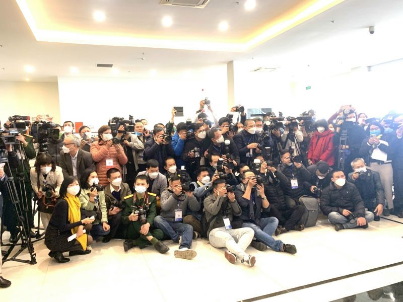 Các phóng viên đang tác nghiệp