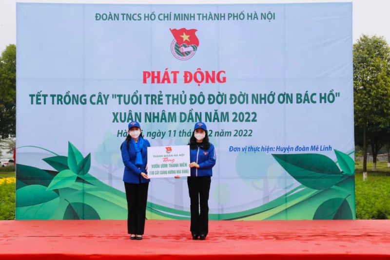 Bí thư Thành đoàn Hà Nội Chu Hồng Minh trao tặng công trình vườn ươm thanh niên cho Huyện đoàn Mê Linh. Bí thư Thành đoàn Hà Nội Chu Hồng Minh trao tặng công trình vườn ươm thanh niên cho Huyện đoàn Mê Linh.