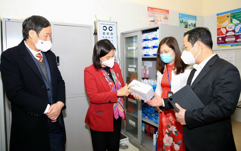 Phó Bí thư Thường trực Thành ủy Nguyễn Thị Tuyến kiểm tra công tác bảo đảm an toàn cho học sinh tại Trường THCS Thị trấn Văn Điển