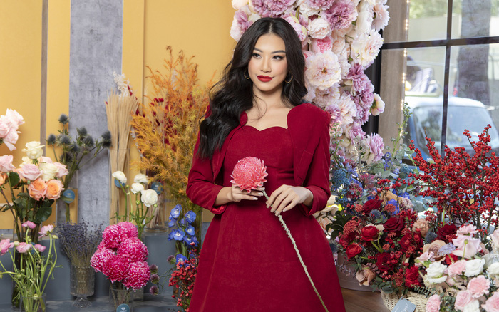 Á hậu Kim Duyên tại tiệm hoa của mình Á hậu Kim Duyên tại tiệm hoa của mình