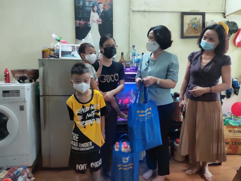 Hưởng ứng Chương trình “Triệu phần quà san sẻ yêu thương