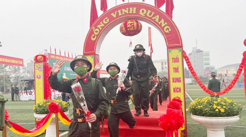 Hơn 4.300 công dân Hà Nội lên đường nhập ngũ - ảnh 1