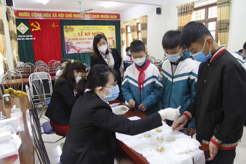 Giáo dục cho học sinh kỹ năng nhận biết các dạng ma tuý và phòng tránh là một trong những giải pháp nhằm ngăn chặn ma tuý học đường 	Ảnh: MSD