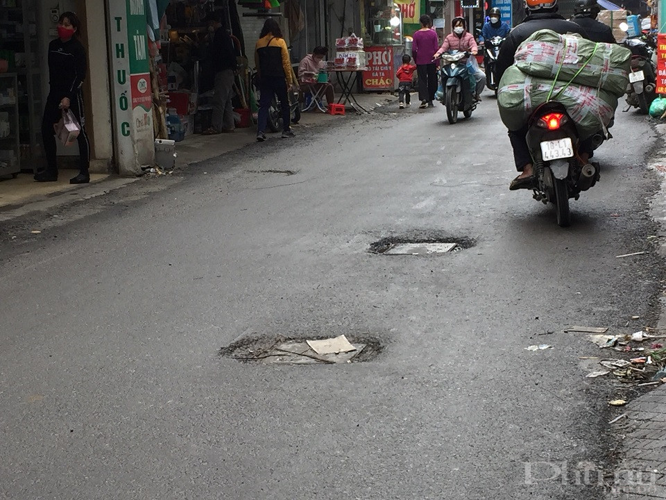 Những hố trũng bẫy người đi bộ