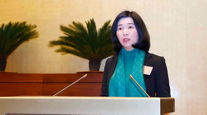 Phó Chủ tịch Thường trực HĐND TP Hà Nội Phùng Thị Hồng Hà trình bày tham luận