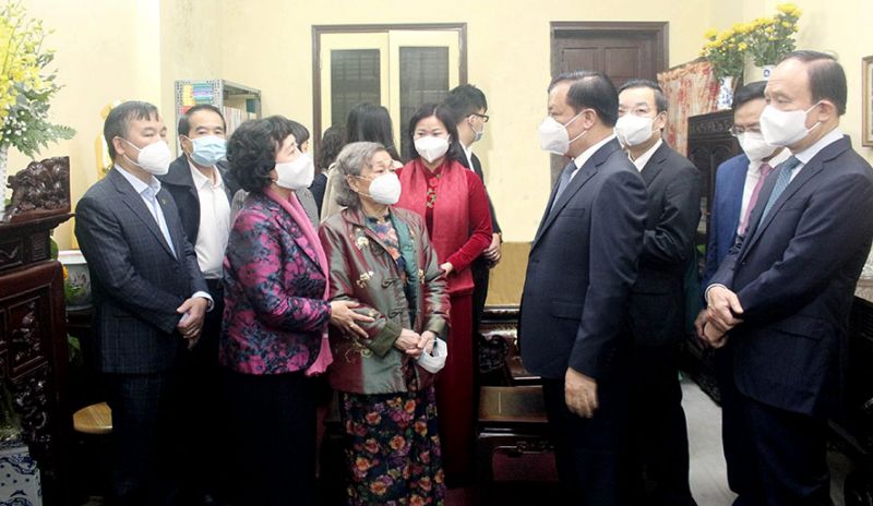 Lãnh đạo thành phố Hà Nội chúc Tết, tri ân gia đình đồng chí Nguyễn Phong Sắc