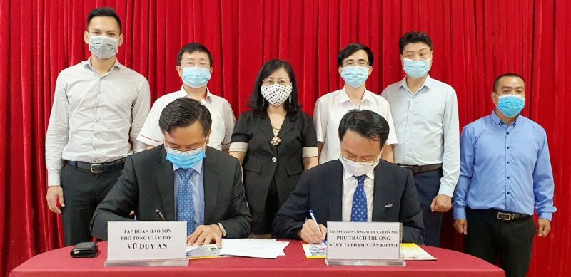 Trường cao đẳng Nghề công nghệ cao Hà Nội ký kết hợp tác với các doanh nghiệp để đào tạo theo nhu cầu	Ảnh: CĐCN