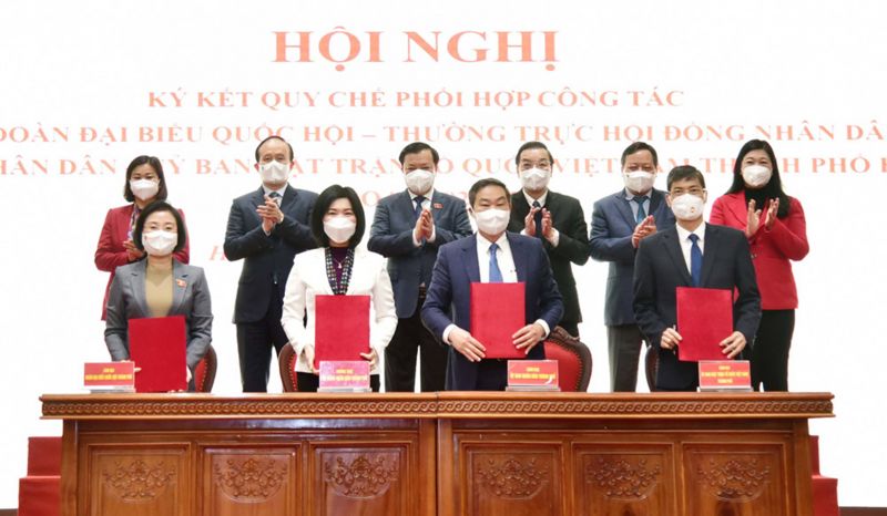 Các đồng chí lãnh đạo thành phố Hà Nội chứng kiến lễ ký kếtẢnh: Viết Thành