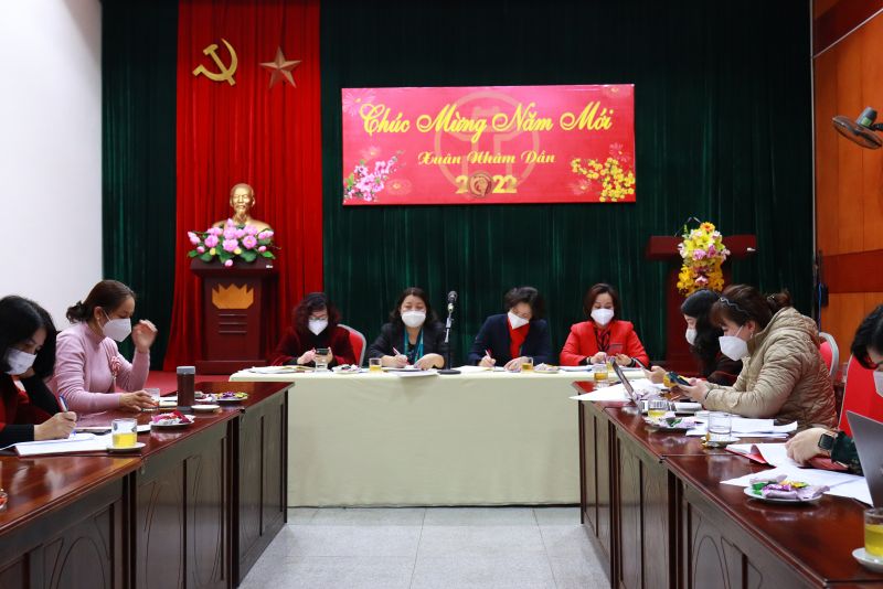 Các đồng chí Thường trực Hội LHPN Hà Nội chủ trì hội nghị giao ban tháng 2/2022