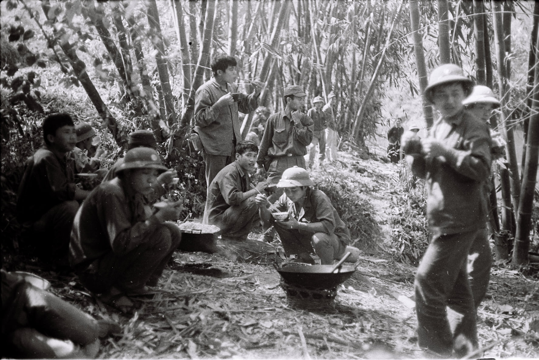 ... và bộ đội địa phương ... và bộ đội địa phương