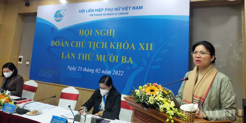 Đồng chí Hà Thị Nga, Chủ tịch Hội LHPN Việt Nam phát biểu tại hội nghị