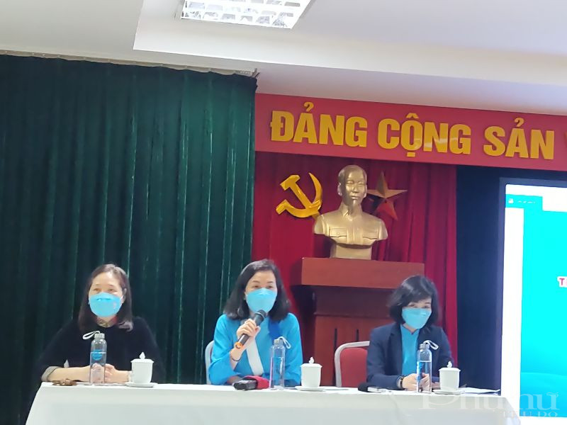 Phó Chủ tịch Hội LHPN Việt Nam Nguyễn Thị Minh Hương phát biểu tại buổi họp báo