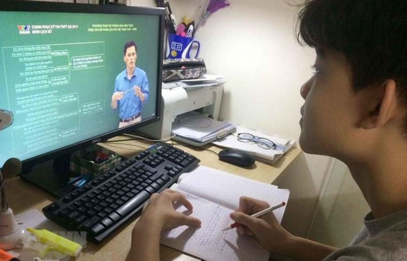 Từ 28/2, học sinh từ lớp 1-lớp 6 ở 18 huyện, thị xã lại chuyển sang học trực tuyến để phòng chống dịch Covid-19 	Ảnh: MH