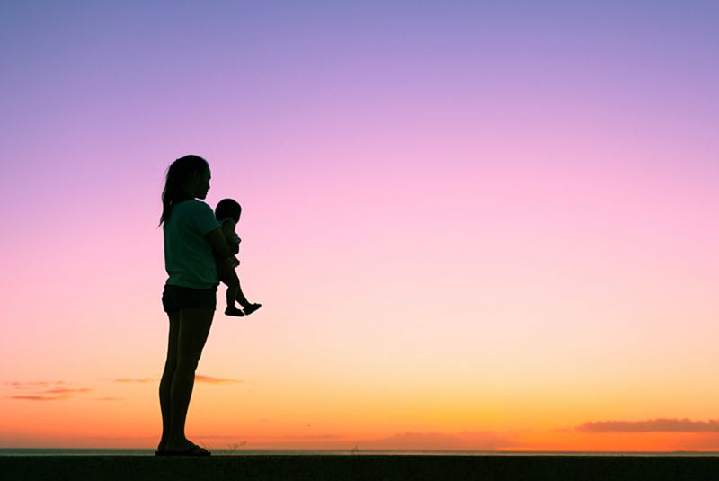 C&aacute;c gia đ&igrave;nh đơn th&acirc;n đang gặp nhiều th&aacute;ch thức về sinh kế khi một vai hai g&aacute;nh 	Ảnh minh hoạ