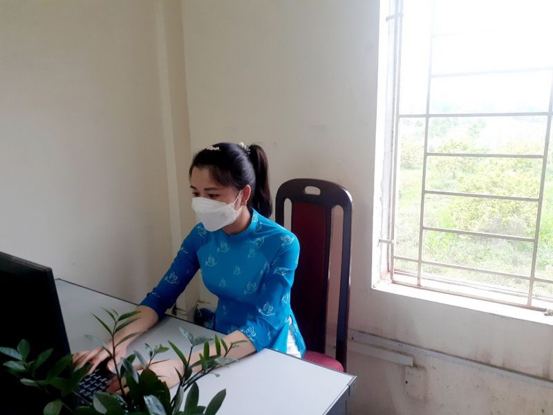 Tại nơi làm việc cán bộ hội viên mặc áo dài trong tuần lễ hưởng ứng năm 2022