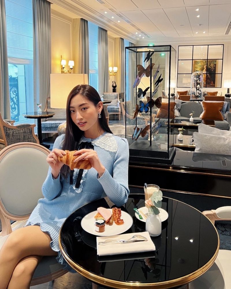 Hình ảnh ăn sáng sang chảnh của Lương Thuỳ Linh