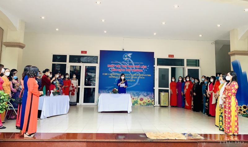 Đồng chí Vũ Thanh Thuý, Chủ tịch Hội LHPN phường Khương Đình phát biểu tại ngày hội