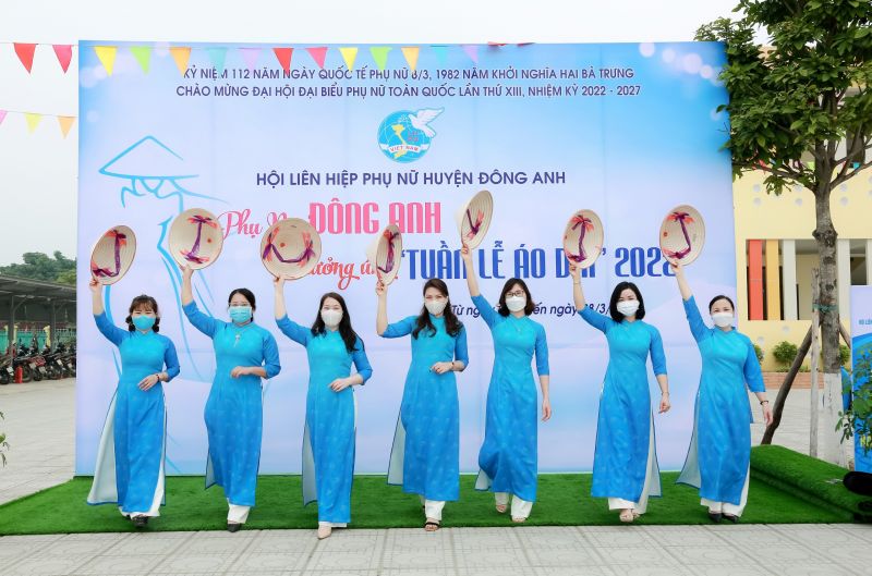 Cán bộ, hội viên phụ nữ Đông Anh lung linh trong dáng áo dài - ảnh 2