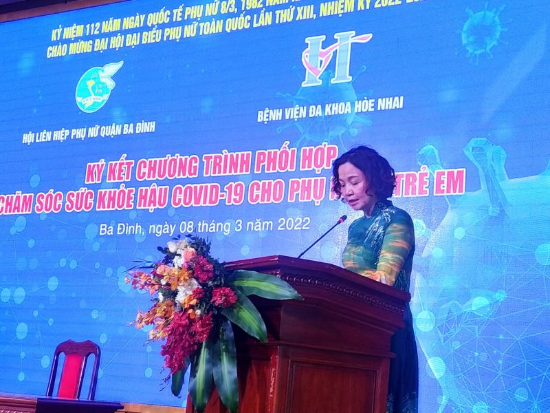 Đồng ch&iacute; Đinh Thị Phương Li&ecirc;n, Quận ủy vi&ecirc;n, Chủ tịch Hội LHPN quận Ba Đ&igrave;nh ph&aacute;t biểu tại chương tr&igrave;nh