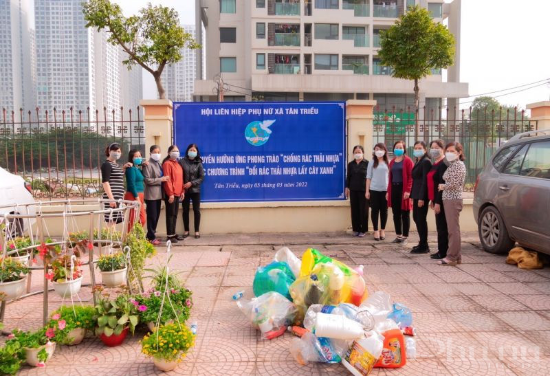 Chị em phụ nữ x&atilde; T&acirc;n Triều hưởng ứng trồng c&acirc;y xanh bảo vệ m&ocirc;i trường