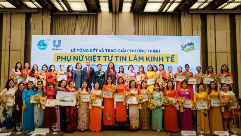 Gần 45.000 phụ nữ Gần 45.000 phụ nữ