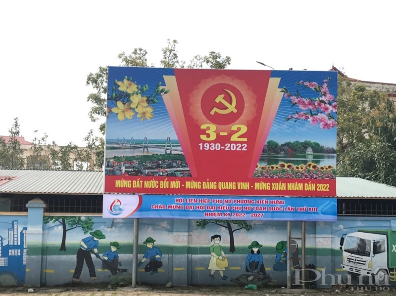 Nhiều băng rôn, khẩu hiệu được trang trí trên các tuyến đường nhằm tuyên truyền, chào mừng Đại hội Đại biểu Phụ nữ toàn quốc lần thứ XIII. Nhiều băng rôn, khẩu hiệu được trang trí trên các tuyến đường nhằm tuyên truyền, chào mừng Đại hội Đại biểu Phụ nữ toàn quốc lần thứ XIII.