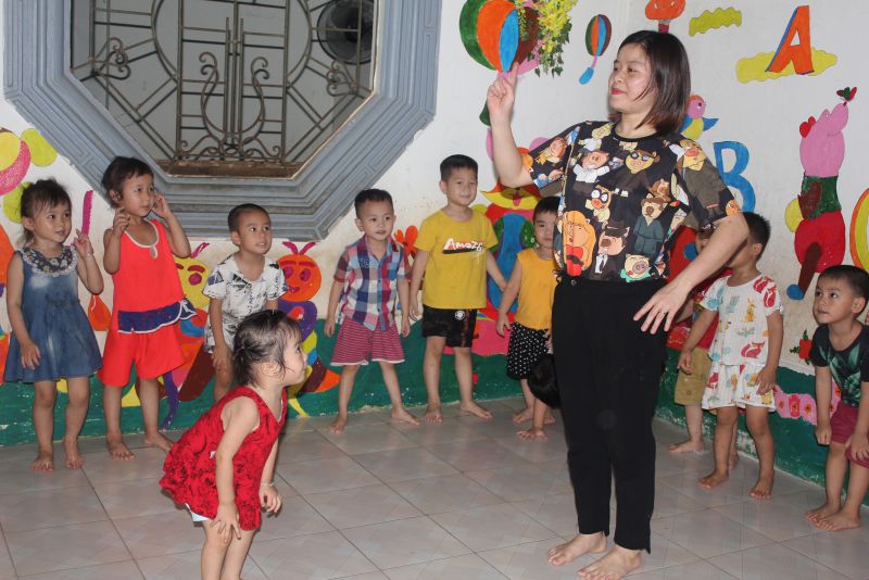 Khi hoạt động trở lại, nhiều trường mầm non dự báo sẽ thiếu hụt giáo viên do nhiều giáo viên đã bỏ nghềẢnh minh họa: H.Lan