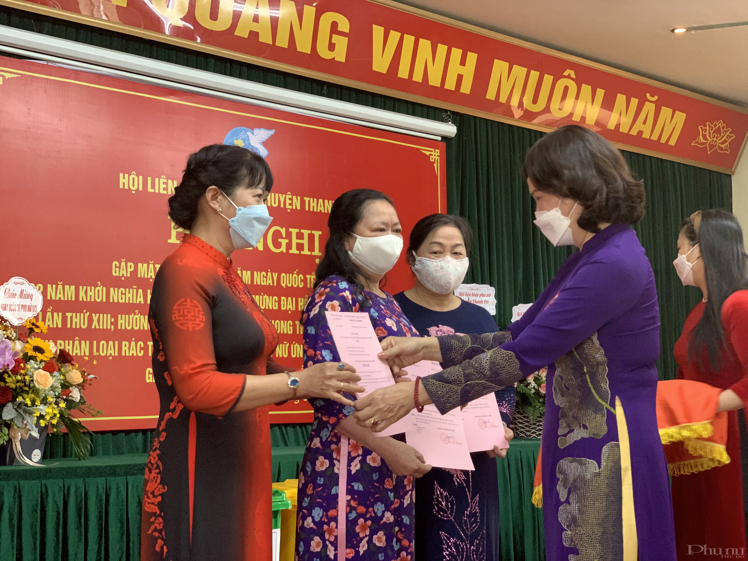Đồng chí Phạm Nguyên Nhung mong muốn, các Chi hội Phụ nữ sống xanh và Phụ nữ Ứng xử đẹp, văn minh, thanh lịch vừa được ra mắt sẽ vận động nhiều chị em phụ nữ, mỗi phụ nữ là một tấm gương trong phong trào không rác thải nhựa, và xây dựng môi trường sống lành mạnh, văn minh tại gia đình và cộng đồng Đồng chí Phạm Nguyên Nhung mong muốn, các Chi hội Phụ nữ sống xanh và Phụ nữ Ứng xử đẹp, văn minh, thanh lịch vừa được ra mắt sẽ vận động nhiều chị em phụ nữ, mỗi phụ nữ là một tấm gương trong phong trào không rác thải nhựa, và xây dựng môi trường sống lành mạnh, văn minh tại gia đình và cộng đồng