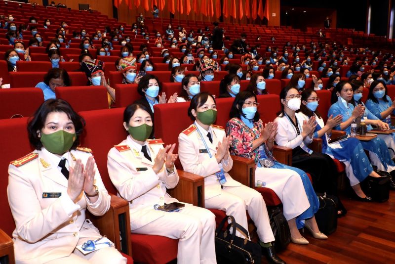 Các đại biểu phụ nữ công an, quân đội tại Đại hội