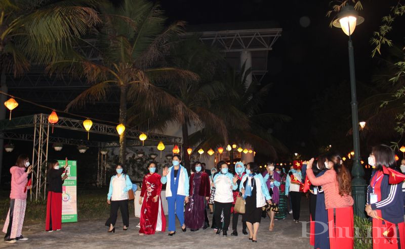 C&aacute;c đại biểu đến tham dự chương tr&igrave;nh đ&atilde; được Ban tổ chức tiếp đ&oacute;n chu đ&aacute;o, nồng hậu