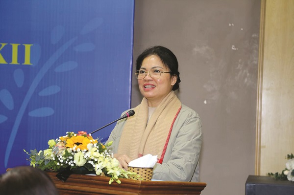 Đồng chí Hà Thị Nga, Ủy viên TƯ Đảng, Chủ tịch Hội LHPN Việt Nam phát biểu tại  Hội nghị Đoàn Chủ tịch TƯ  Hội LHPN Việt Nam khóa XII, lần thứ 13