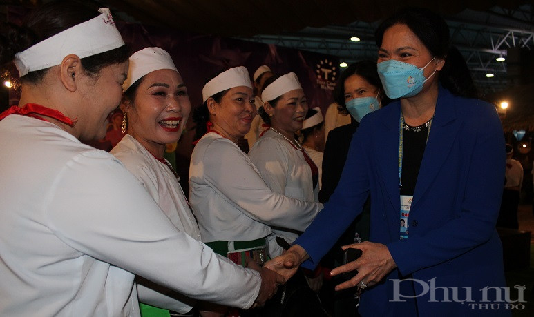 Đồng ch&iacute; H&agrave; Thị Nga,