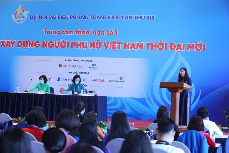 Các đại biểu tham gia các phiên thảo luận