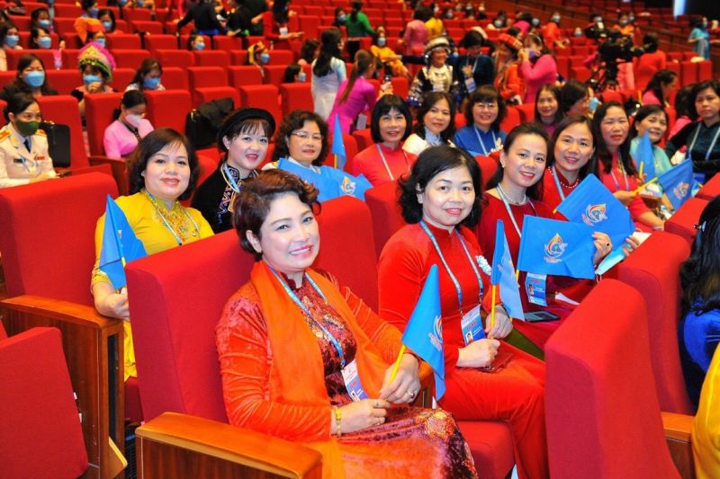 Đoàn đại biểu phụ nữ Hà Nội tại hội trường