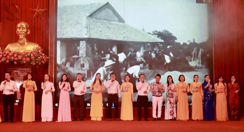 Chương trình ca nhạc đặc biệt "Vinh quang người phụ nữ Việt Nam" chào mừng thành công Đại hội Phụ nữ toàn quốc - ảnh 5