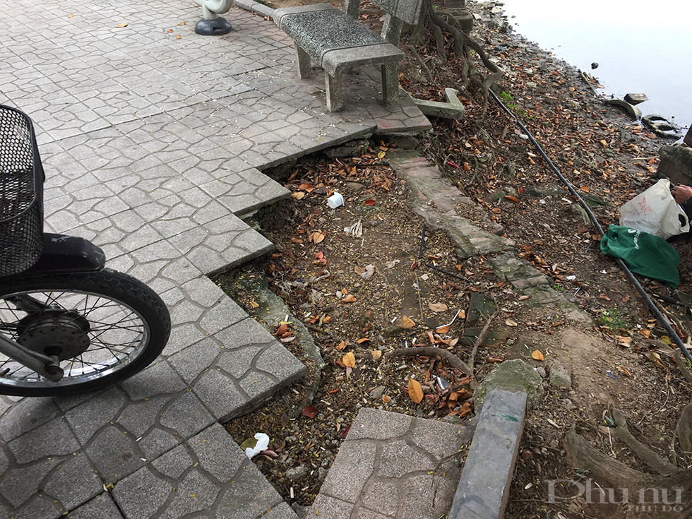 Gạch lát đá ở nởi đây cũng bị nứt