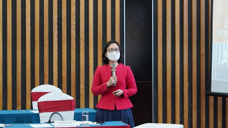 B&agrave; Trần Thị B&iacute;ch Loan - Ph&oacute; Vụ trưởng Vụ B&igrave;nh đẳng giới - Bộ Lao động, Thương binh v&agrave; X&atilde; hội chia sẻ tại hội thảo