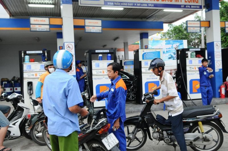 Bộ Công thương - Bộ Tài Chính đã liên tục chi sử dụng Quỹ Bình ổn giá xăng dầu với mức chi từ 100 - 1.500 đồng/lít tùy loại nhằm giữ ổn định giá xăng dầu trong nước Bộ Công thương - Bộ Tài Chính đã liên tục chi sử dụng Quỹ Bình ổn giá xăng dầu với mức chi từ 100 - 1.500 đồng/lít tùy loại nhằm giữ ổn định giá xăng dầu trong nước