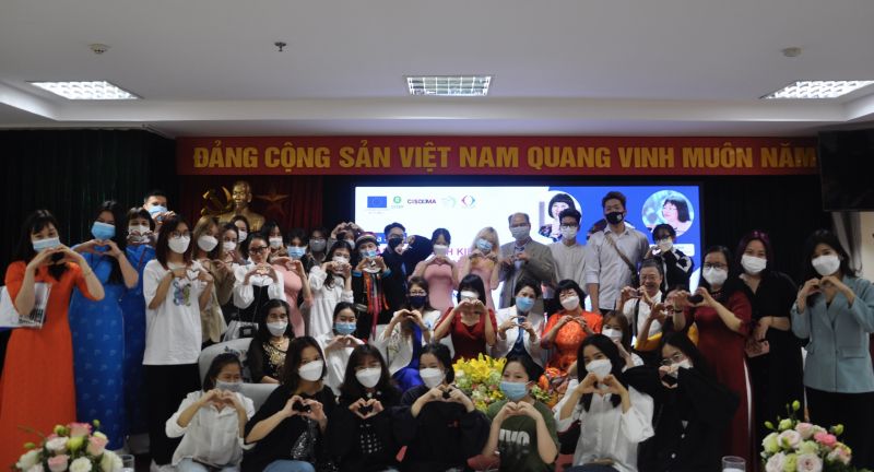 C&aacute;c diễn ra, kh&aacute;ch mời v&agrave; c&aacute;c bạn trẻ tham gia tọa đ&agrave;m c&ugrave;ng chung mục ti&ecirc;u h&agrave;nh động để giảm thiểu định kiến giới