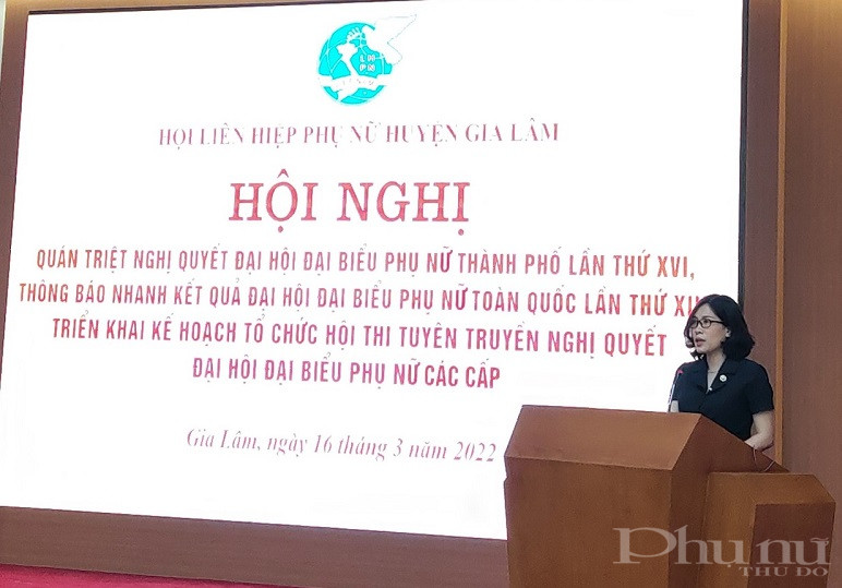 Đồng ch&iacute; Nguyễn Thanh Hương, Chủ tịch Hội LHPN huyện Gia L&acirc;m triển khai kế hoạch tổ chức Hội thi tuy&ecirc;n truyền Nghị quyết Đại hội đại biểu phụ nữ c&aacute;c cấp