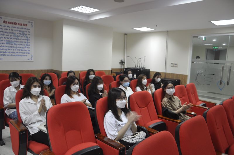 C&aacute;c bạn trẻ tham dự tọa đ&agrave;m