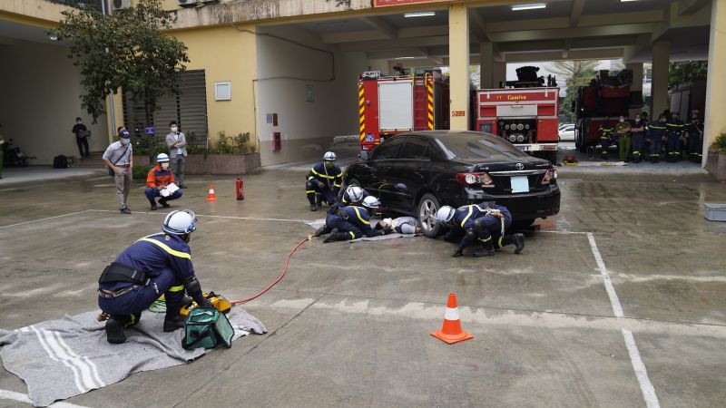 Tại buổi làm việc, các chuyên gia Nhật Bản cũng chia sẻ một số kỹ năng chữa cháy và cứu nạn cứu hộ