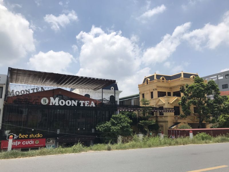 Những ngôi nhà to đẹp xây dựng không phép tại khu Chợ Tre