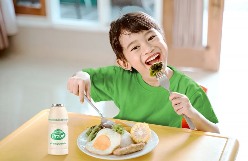 Bổ sung thực phẩm chứa lợi khuẩn (Probiotics) giúp tăng sức đề kháng, giảm nguy cơ mắc bệnh vặt ở trẻ.