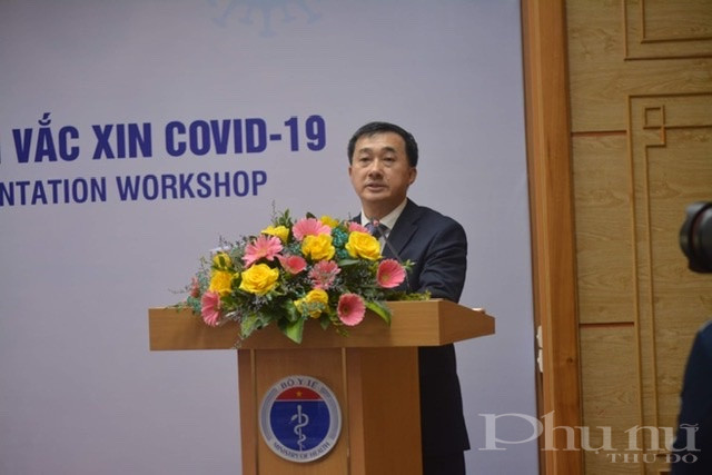 Thứ trưởng Bộ Y tế Trần Văn Thuấn phát biểu tại hội thảo.