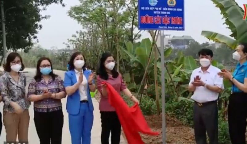 Các đại biểu tham gia gắn biển công trình Đường cây đặc trưng tại xã Cự Khê, huyện Thanh Oai Các đại biểu tham gia gắn biển công trình Đường cây đặc trưng tại xã Cự Khê, huyện Thanh Oai