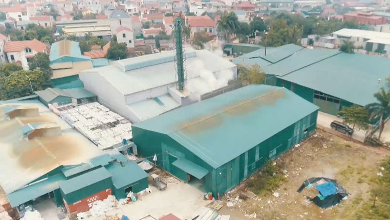 Nh&agrave; xưởng x&acirc;y dựng kh&ocirc;ng ph&eacute;p tr&agrave;n lan tr&ecirc;n đất n&ocirc;ng nghiệp thuộc x&atilde; Dương Liễu, huyện Ho&agrave;i Đức