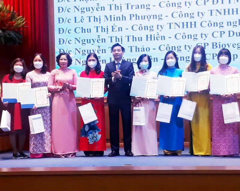 Đồng chí Lê Kim Anh, Chủ tịch Hội LHPN thành phố nhấn mạnh tại Hội nghị Đồng chí Lê Kim Anh, Chủ tịch Hội LHPN thành phố nhấn mạnh tại Hội nghị